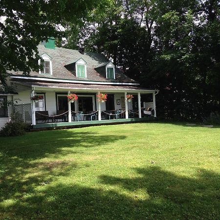 Auberge Les Blancs Moutons Saint-Laurent-de-l'ile d'Orleans Exteriör bild