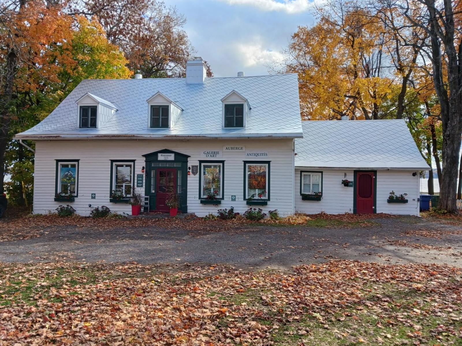 Auberge Les Blancs Moutons Saint-Laurent-de-l'ile d'Orleans Exteriör bild