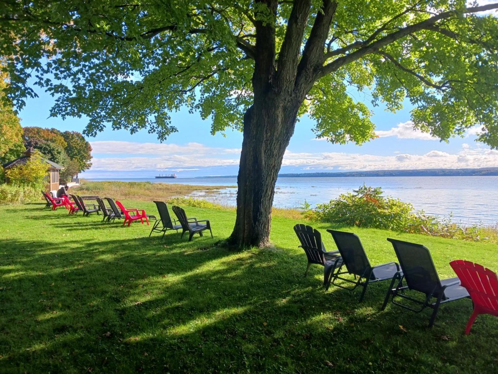 Auberge Les Blancs Moutons Saint-Laurent-de-l'ile d'Orleans Exteriör bild