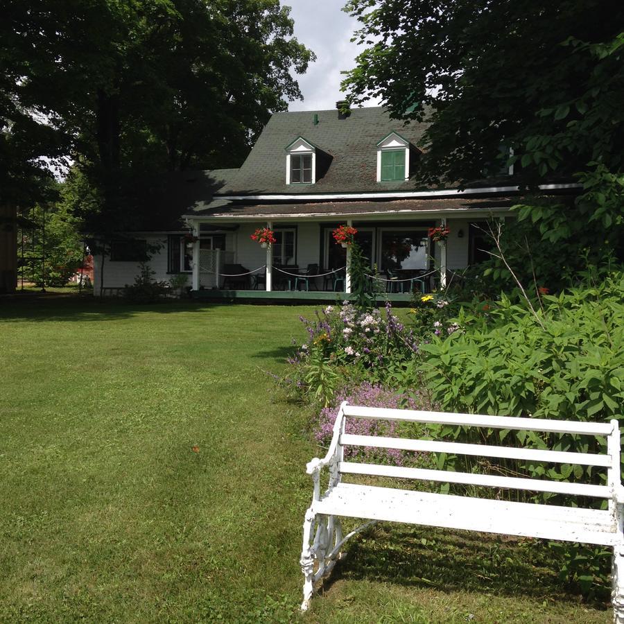Auberge Les Blancs Moutons Saint-Laurent-de-l'ile d'Orleans Exteriör bild