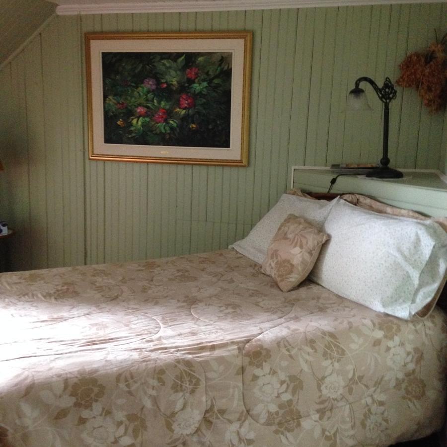 Auberge Les Blancs Moutons Saint-Laurent-de-l'ile d'Orleans Exteriör bild