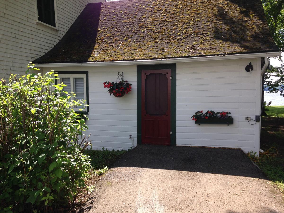 Auberge Les Blancs Moutons Saint-Laurent-de-l'ile d'Orleans Exteriör bild